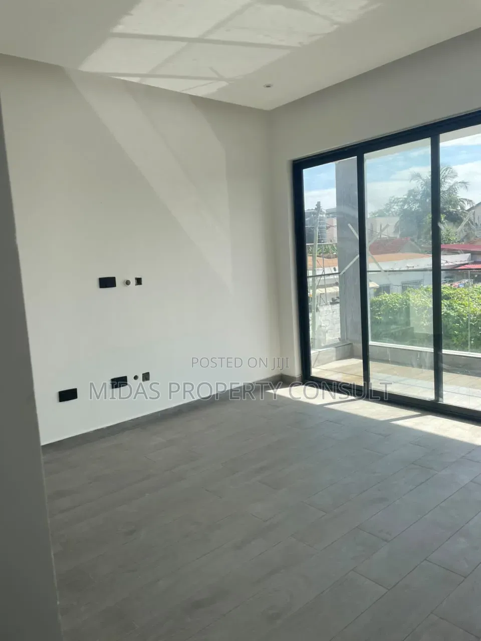 4bdrm House in Dzorwulu for sale