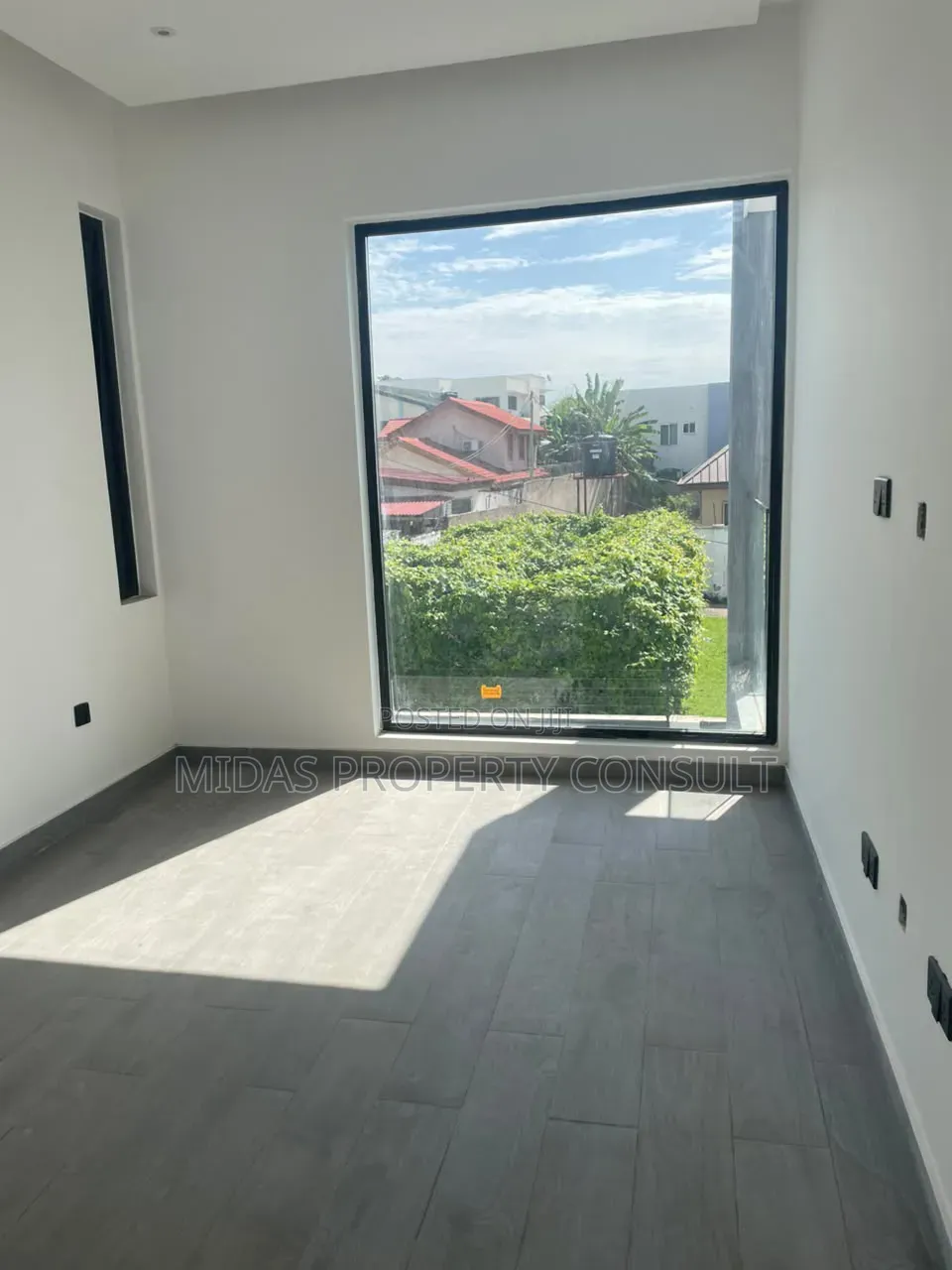 4bdrm House in Dzorwulu for sale