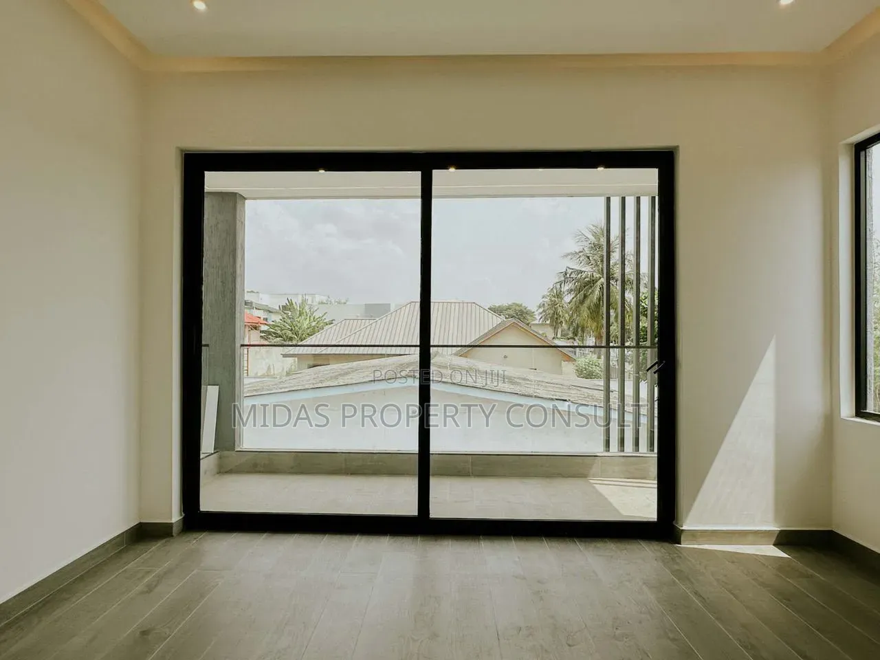 4bdrm House in Dzorwulu for sale