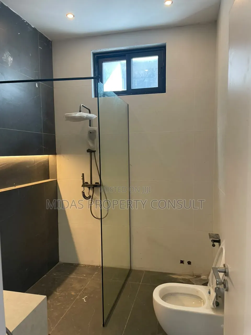 4bdrm House in Dzorwulu for sale