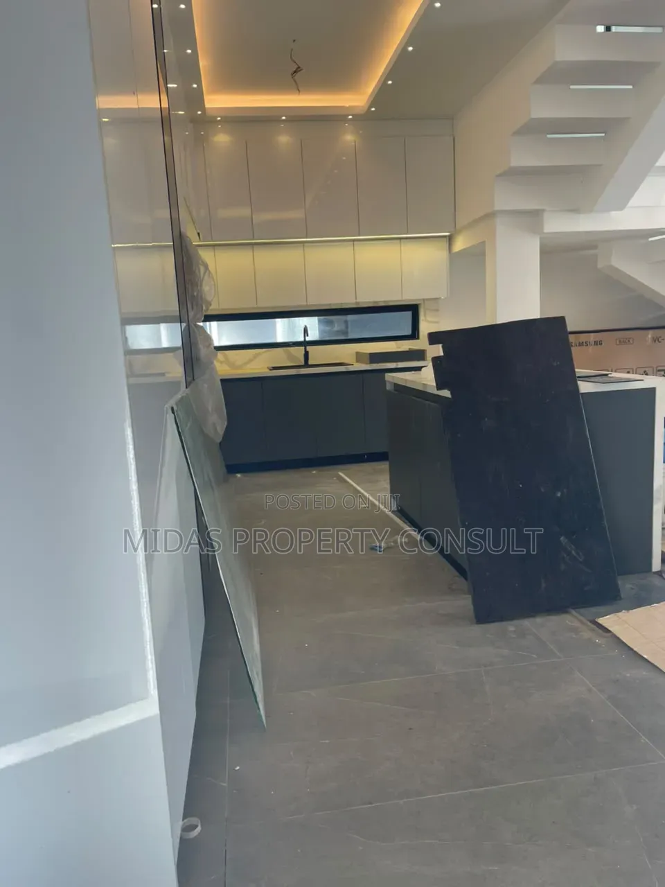 4bdrm House in Dzorwulu for sale