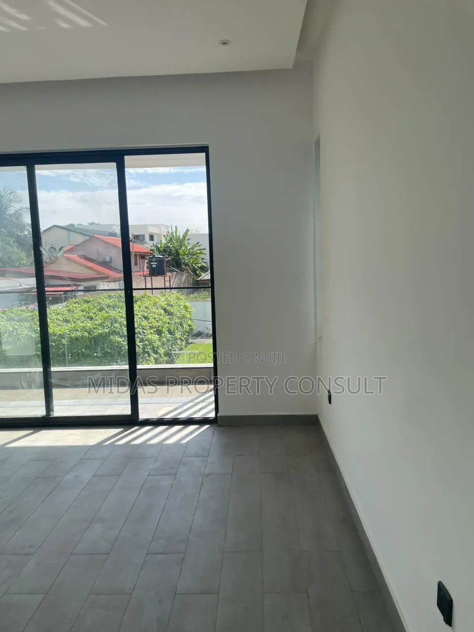 4bdrm House in Dzorwulu for sale