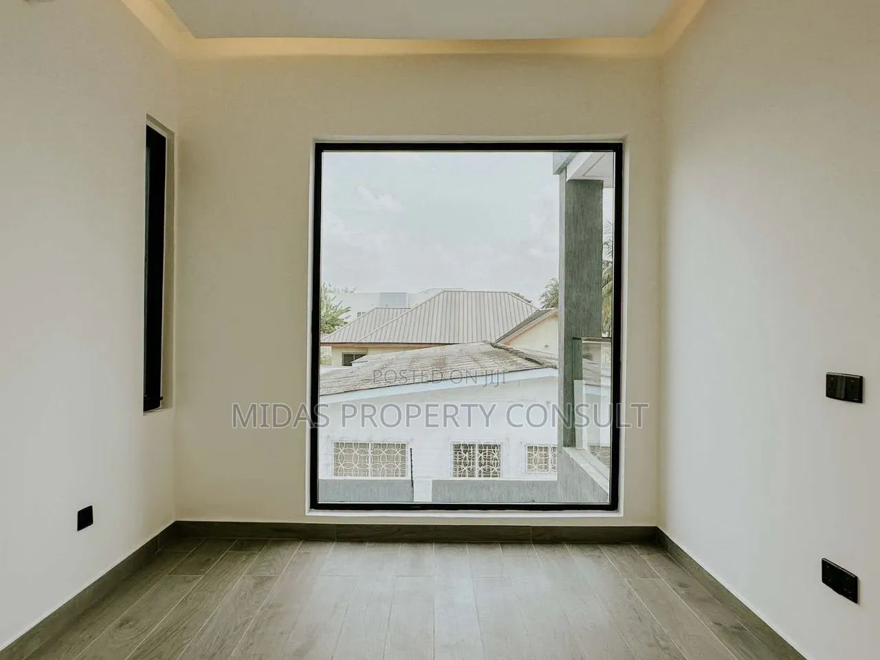 4bdrm House in Dzorwulu for sale