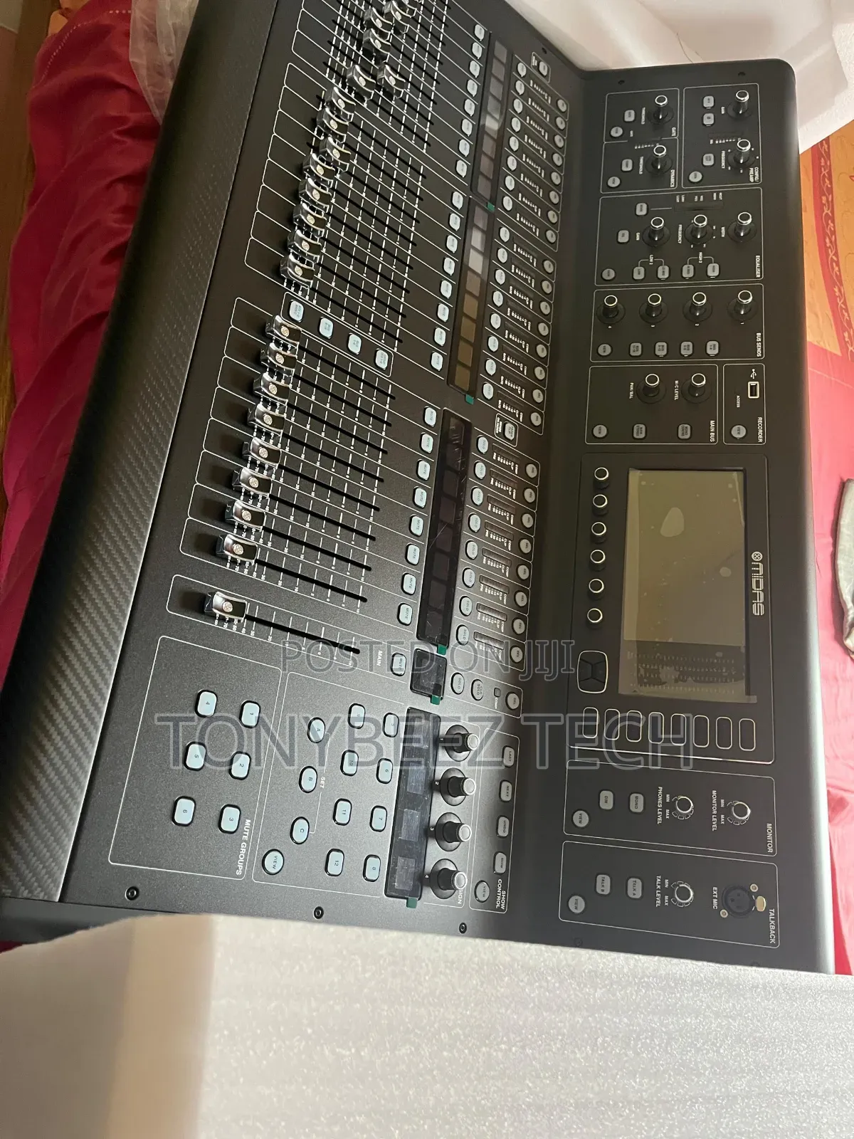 M32 Digital Mixer