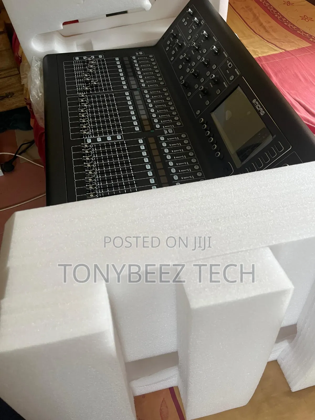 M32 Digital Mixer