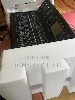 M32 Digital Mixer