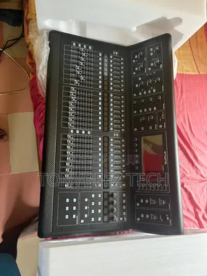 M32 Digital Mixer