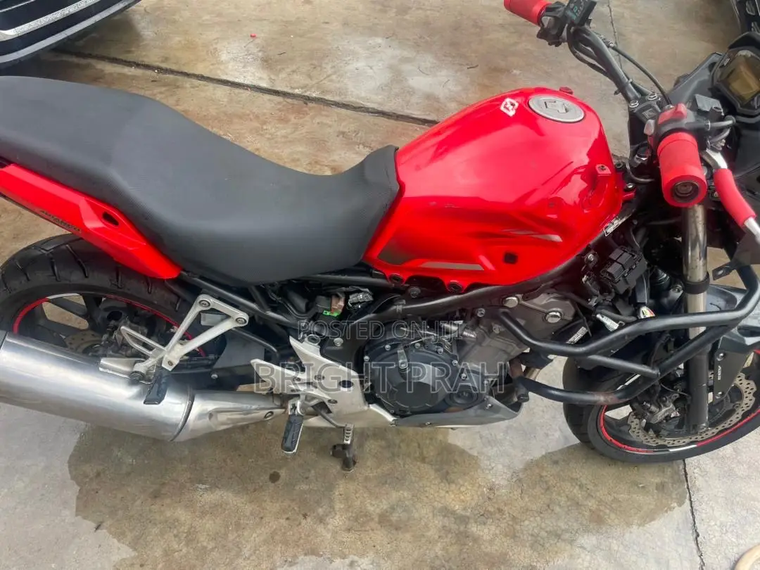 Honda CB 2017 Red
