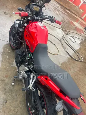 Honda CB 2017 Red