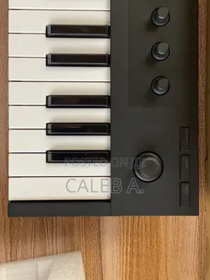 Native Instruments Komplete Kontrol M32 Controller Keyboard