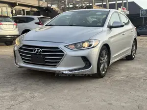 Hyundai Elantra Limited Sedan FWD (2.0L 4cyl 6A) 2017 Silver