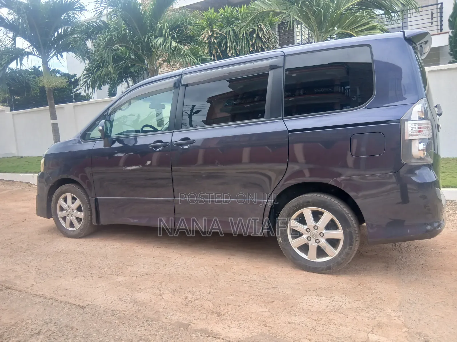 Toyota Voxy 2012 Gray