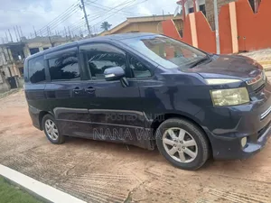 Toyota Voxy 2012 Gray
