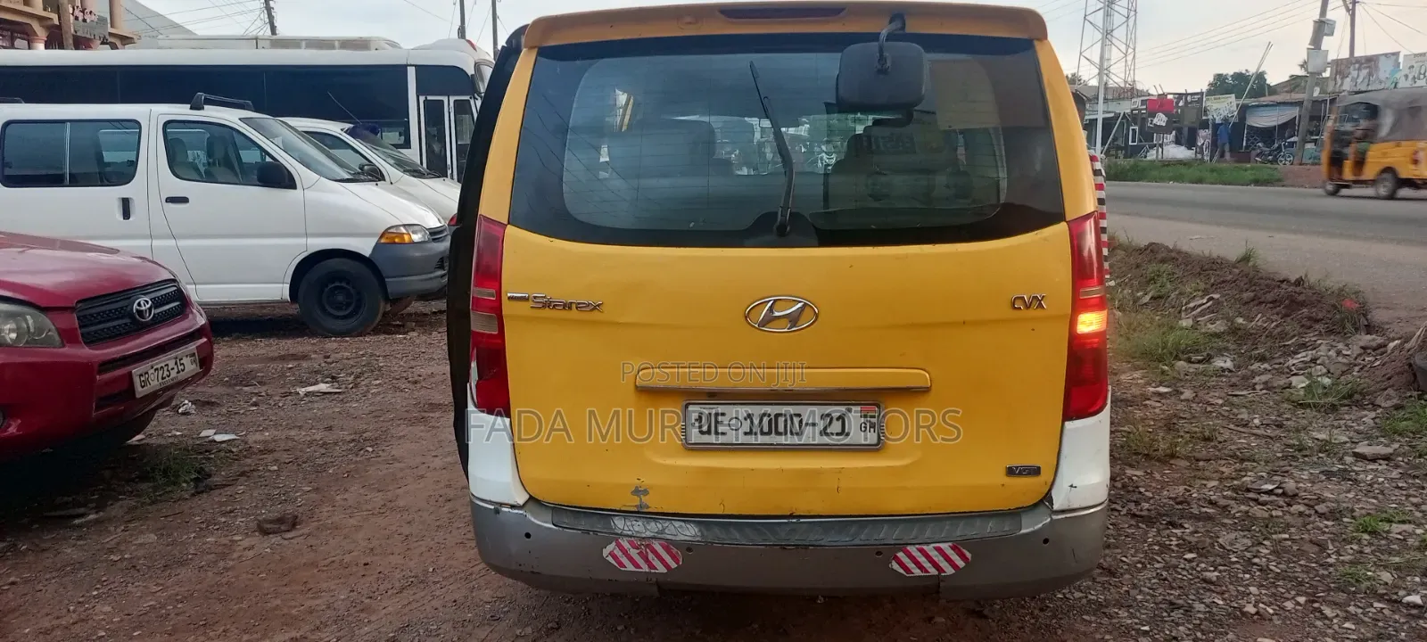 Hyundai Starex 2012 Yellow