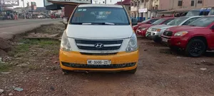 Hyundai Starex 2012 Yellow