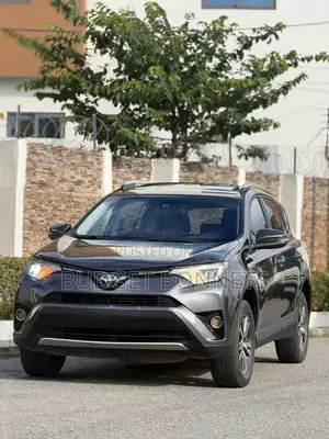 Toyota Corolla XLE (1.8L 4cyl 2A) 2018 Silver