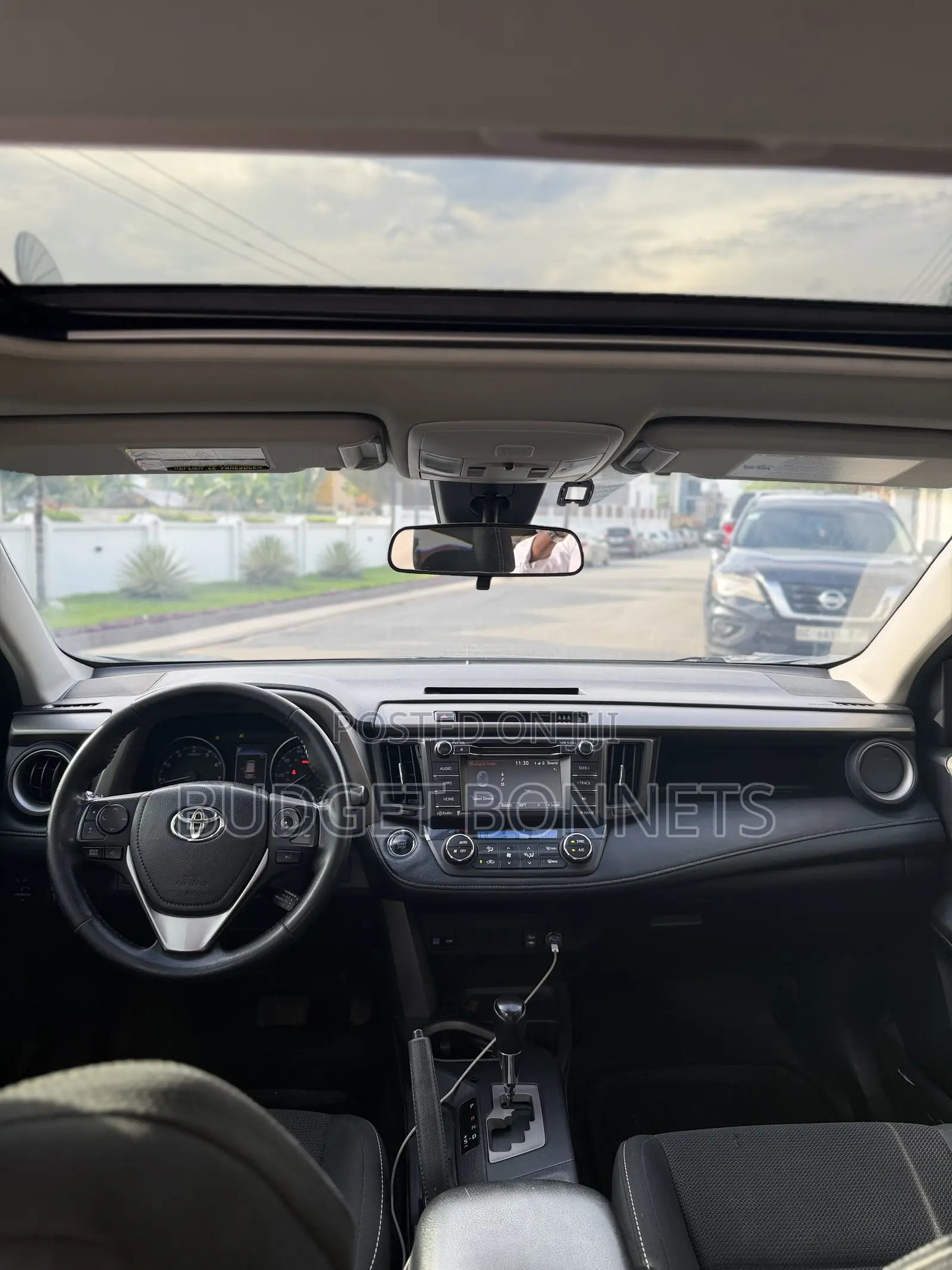 Toyota Corolla XLE (1.8L 4cyl 2A) 2018 Silver
