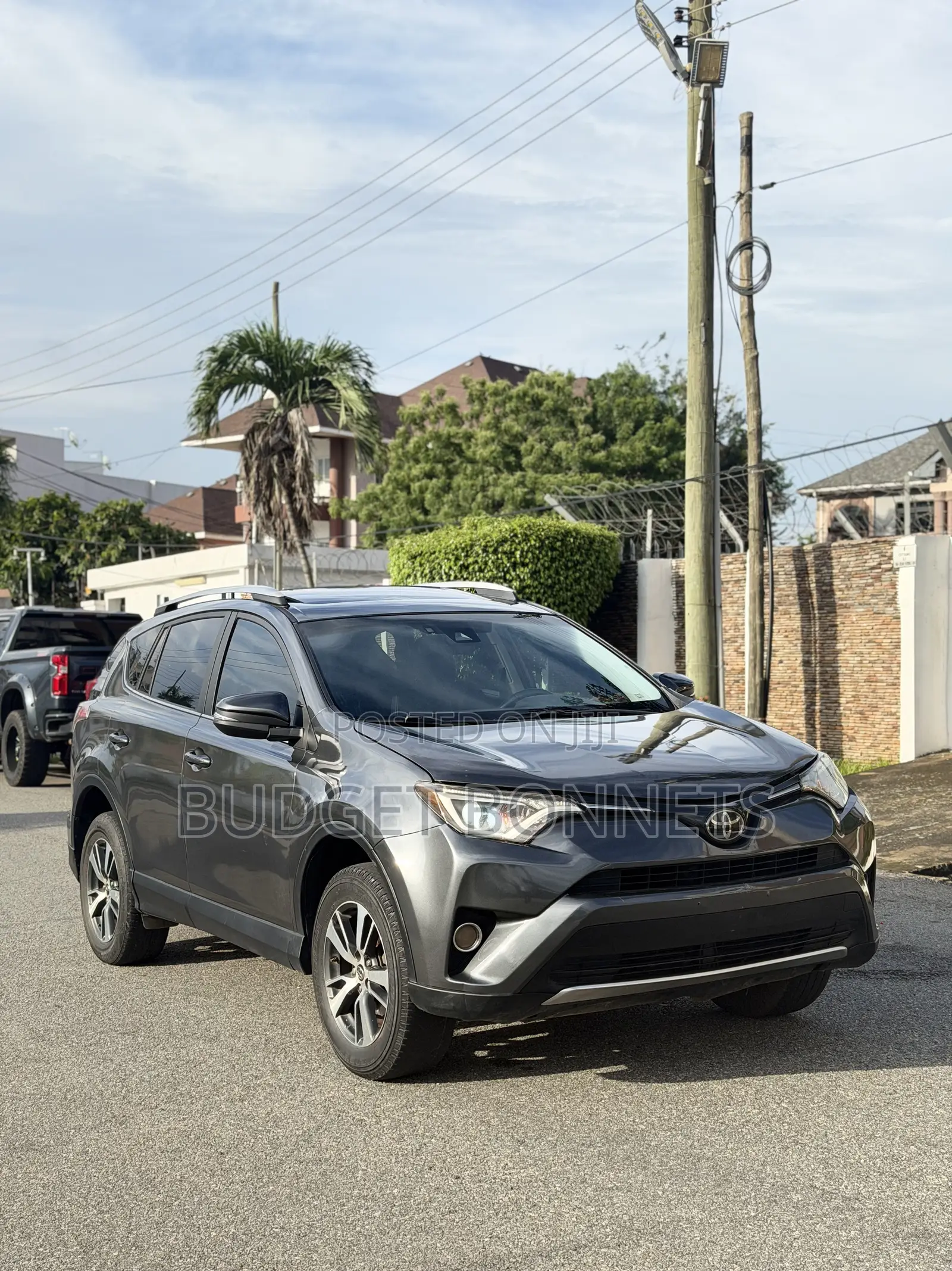 Toyota Corolla XLE (1.8L 4cyl 2A) 2018 Silver