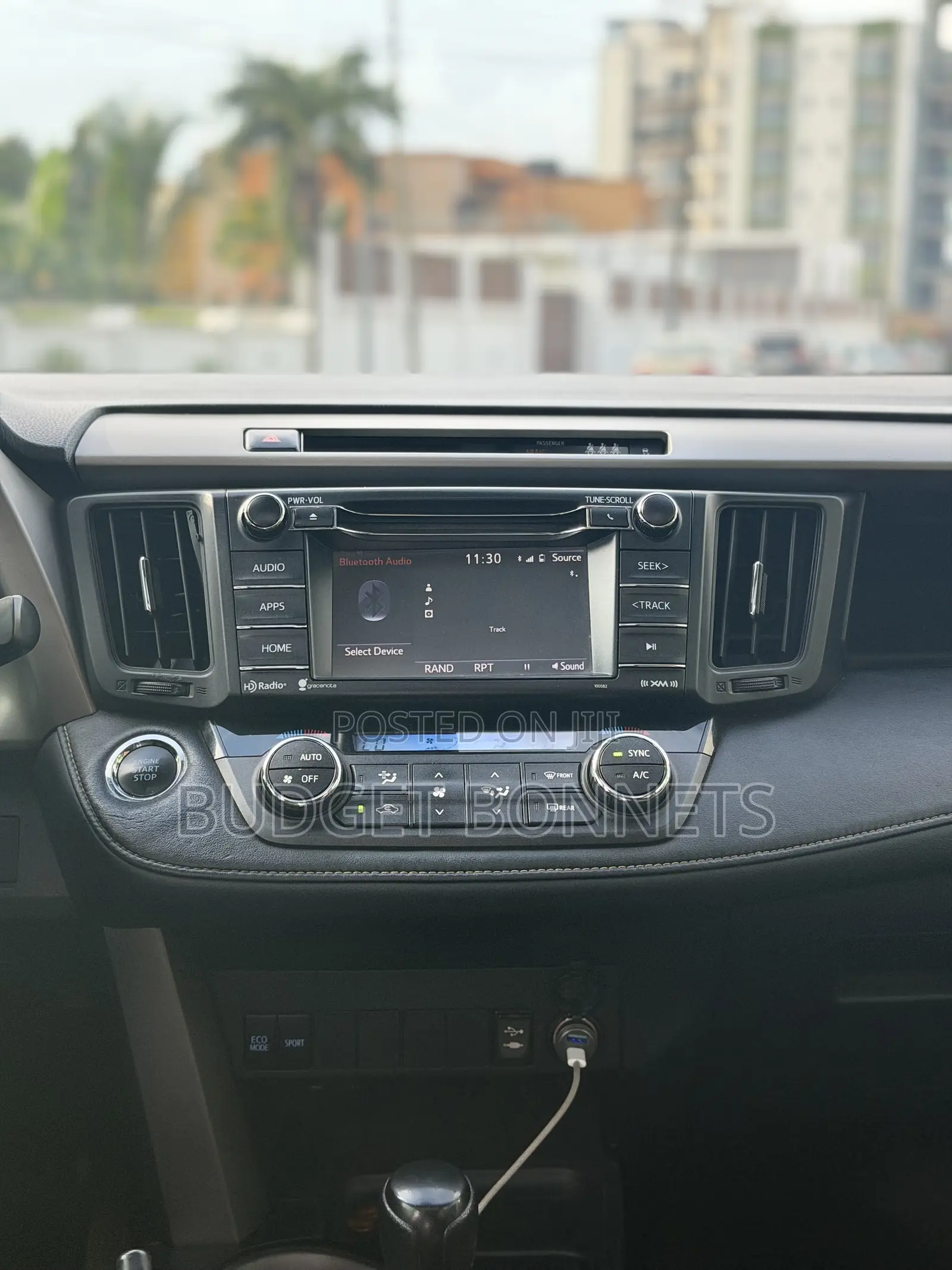 Toyota Corolla XLE (1.8L 4cyl 2A) 2018 Silver