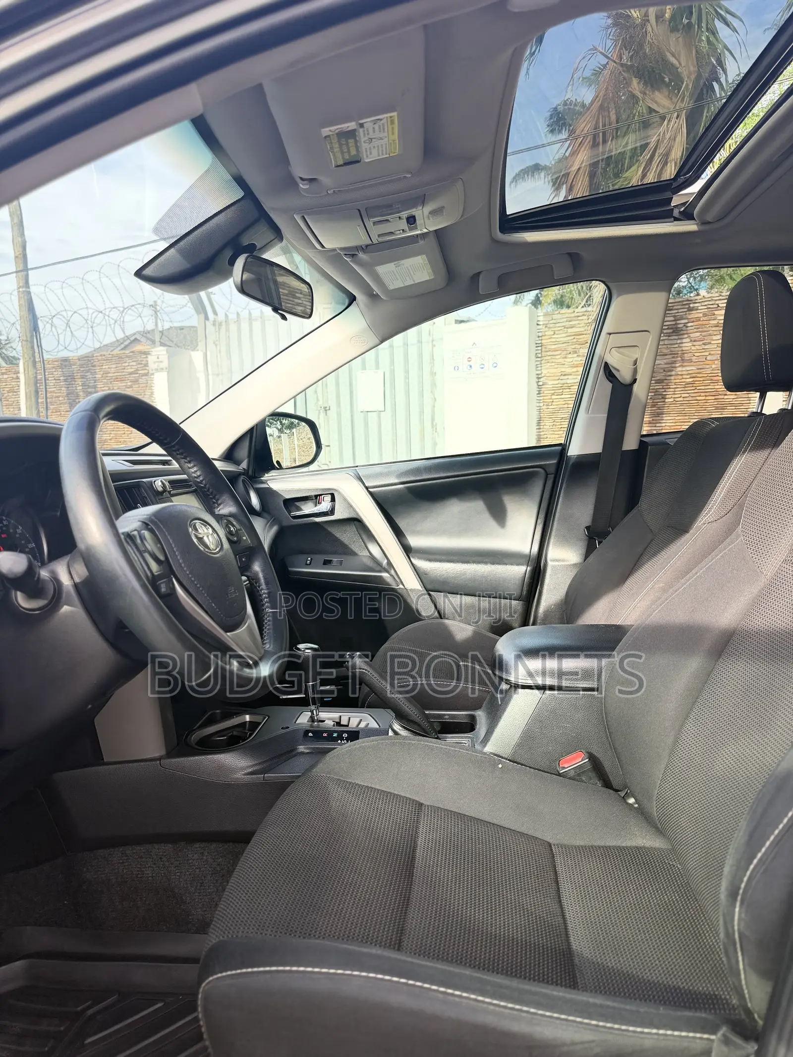 Toyota Corolla XLE (1.8L 4cyl 2A) 2018 Silver