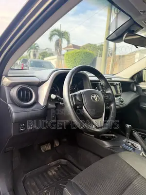 Toyota Corolla XLE (1.8L 4cyl 2A) 2018 Silver