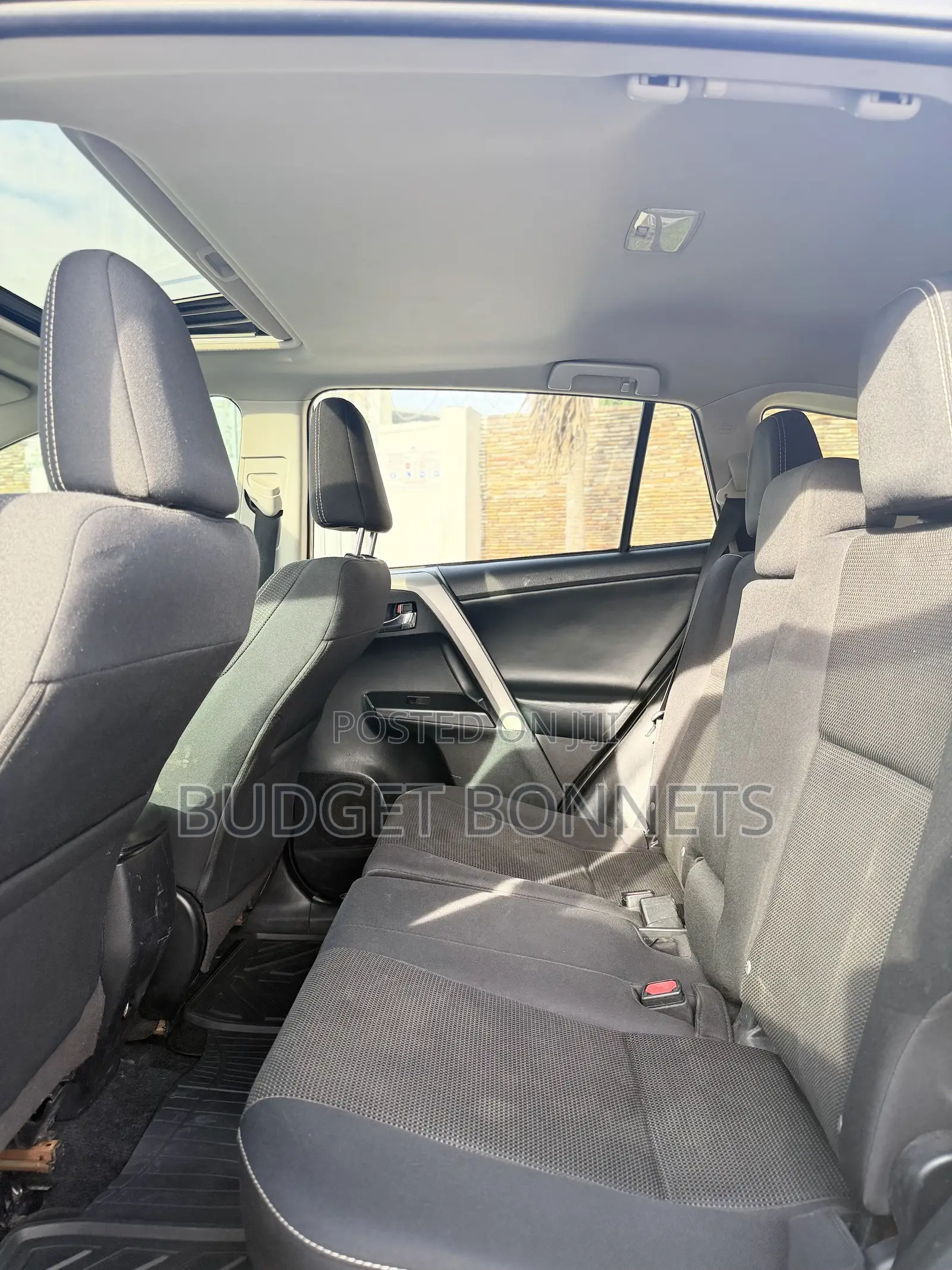 Toyota Corolla XLE (1.8L 4cyl 2A) 2018 Silver