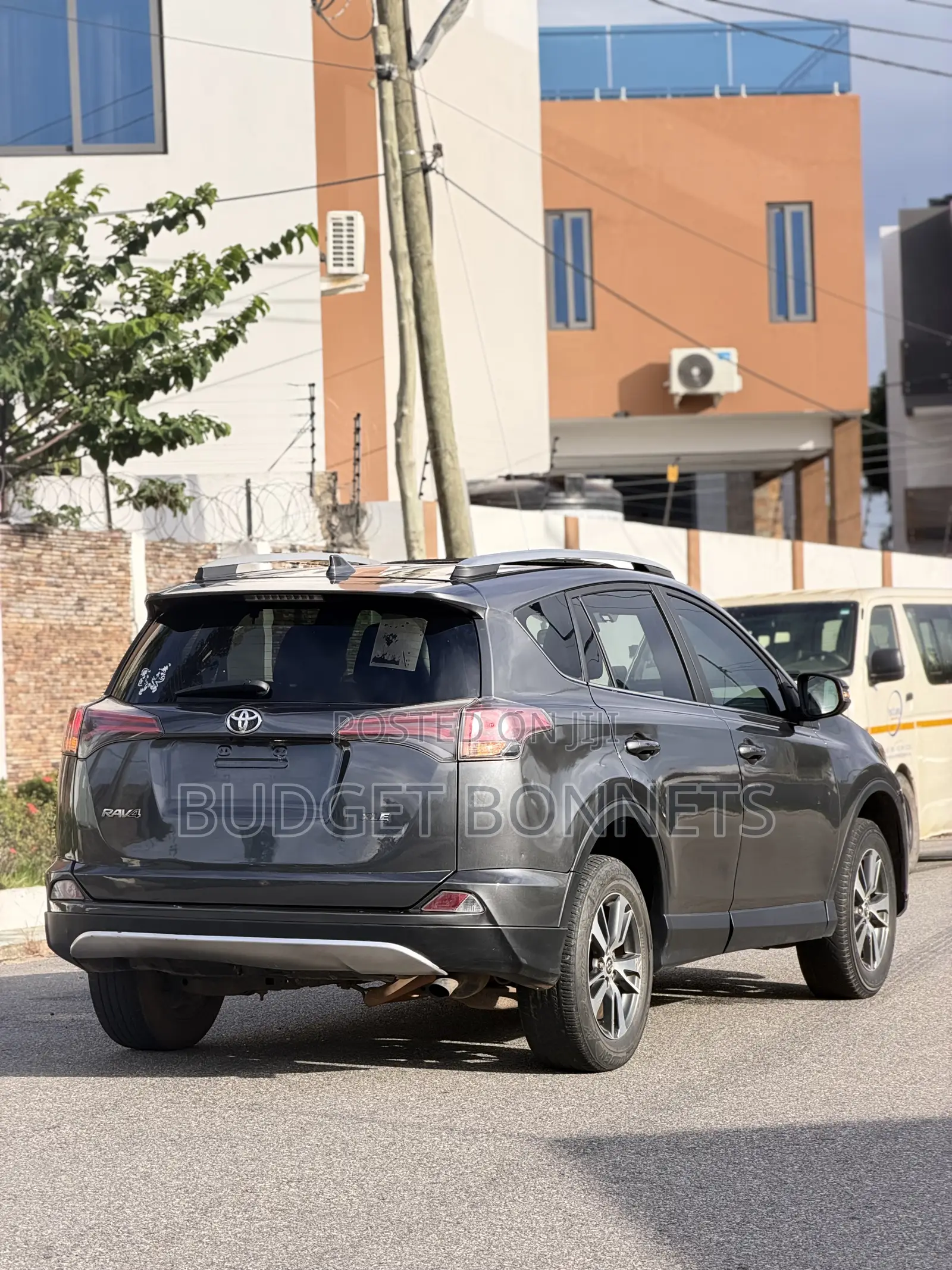 Toyota Corolla XLE (1.8L 4cyl 2A) 2018 Silver