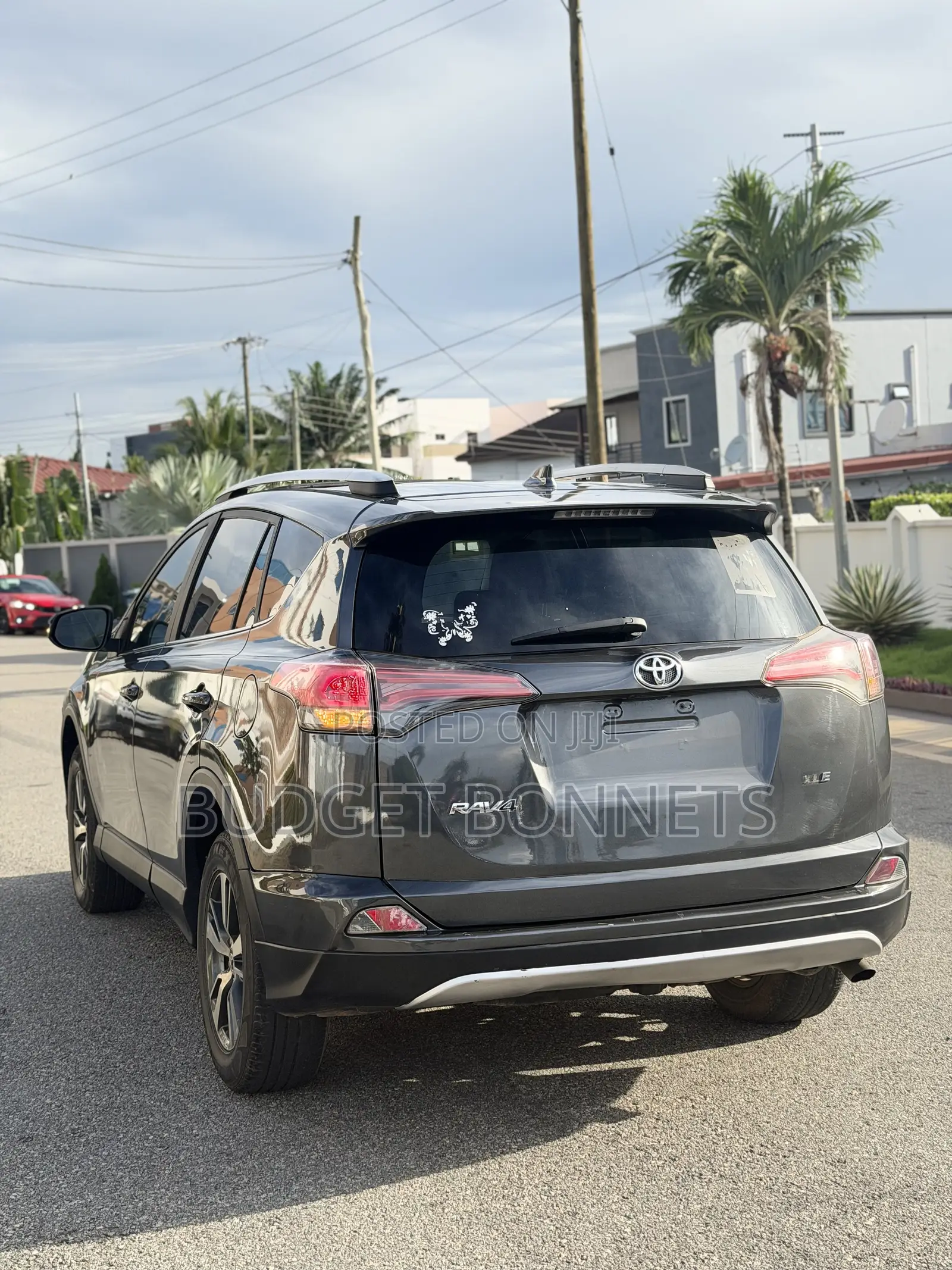 Toyota Corolla XLE (1.8L 4cyl 2A) 2018 Silver