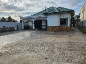 3bdrm House in Testimonial Building, Baatsona Total for rent