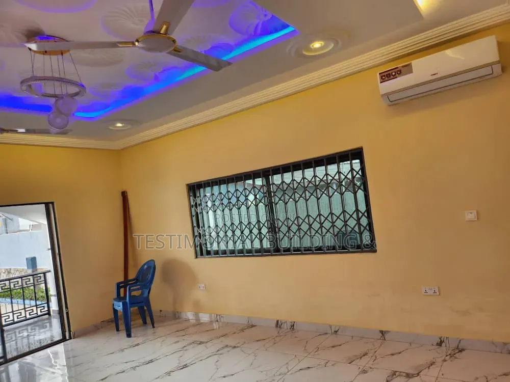 3bdrm House in Testimonial Building, Baatsona Total for rent