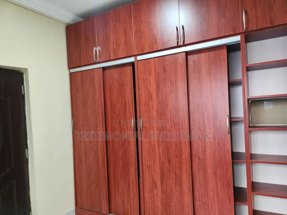 3bdrm House in Testimonial Building, Baatsona Total for rent