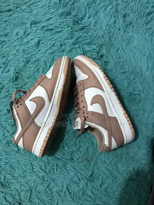 Very Neat Used Sneakers