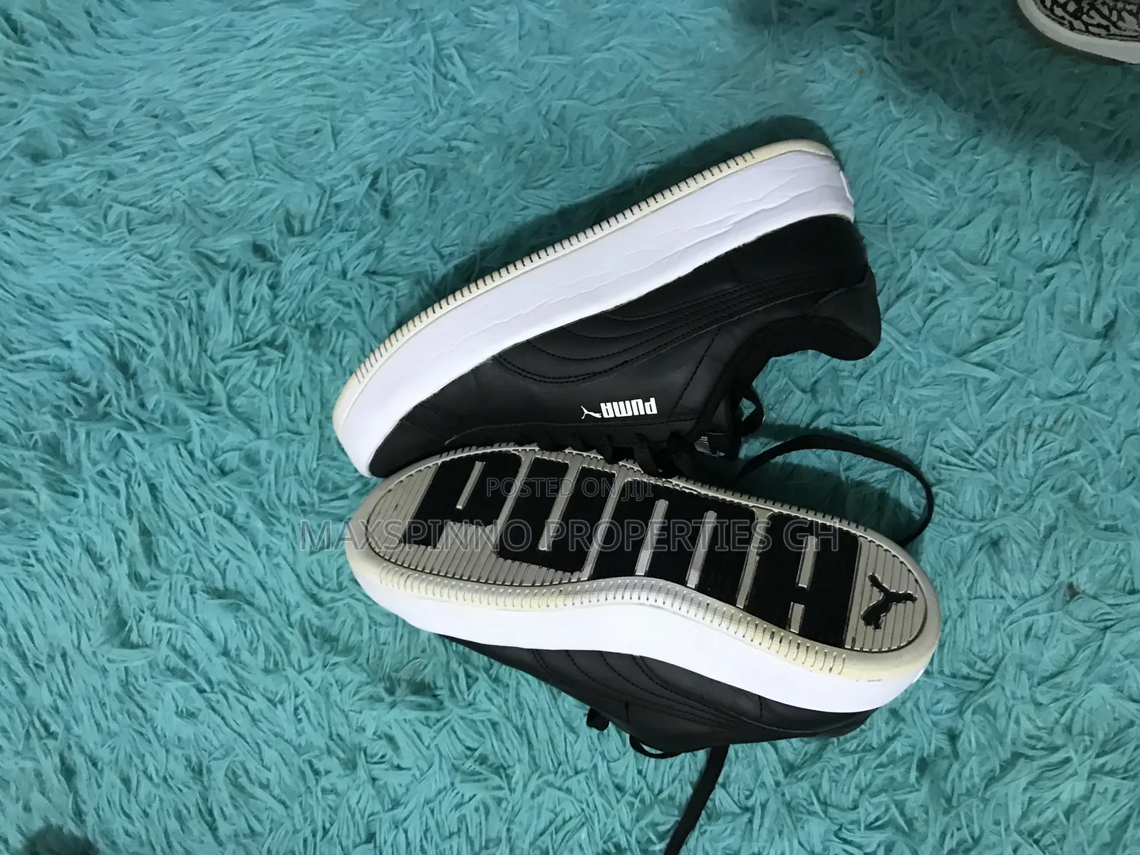 Very Neat Used Sneakers