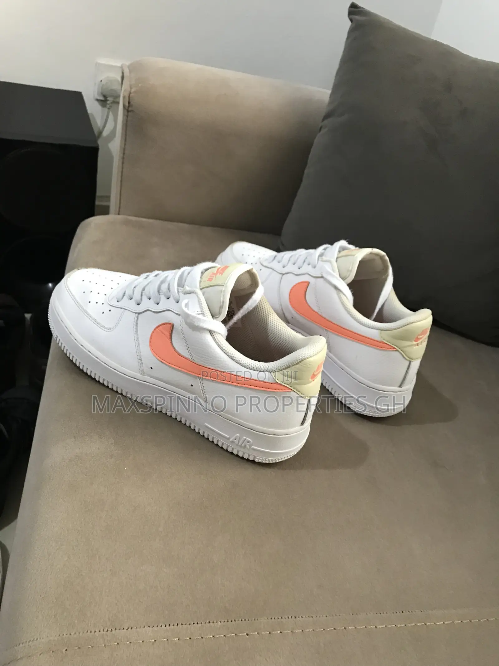 Very Neat Used Sneakers