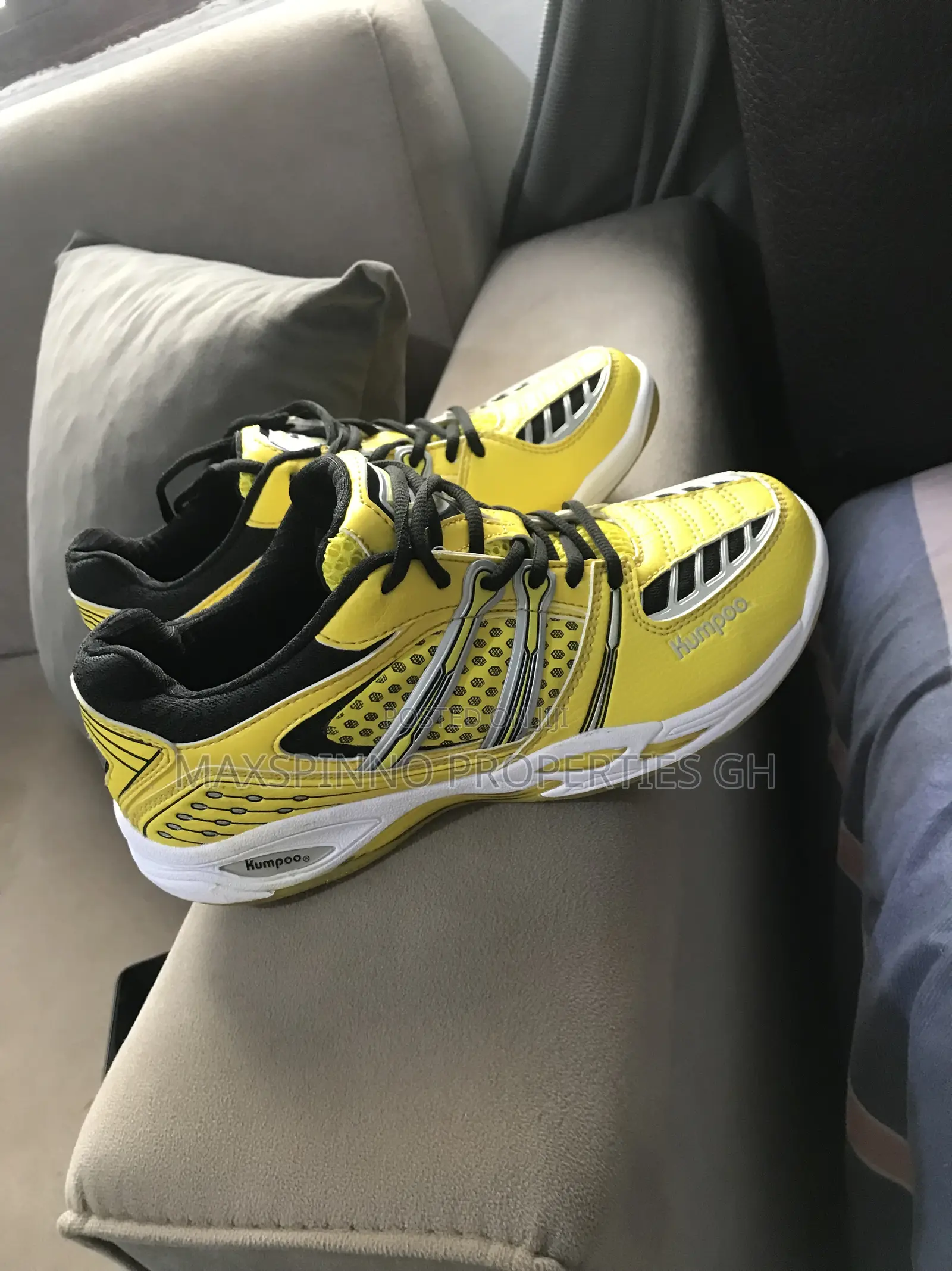 Very Neat Used Sneakers