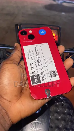 Apple iPhone 13 128 GB Red