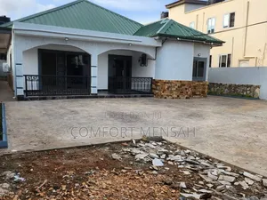 3bdrm House in Ashcom Properties, Baatsona Total for rent