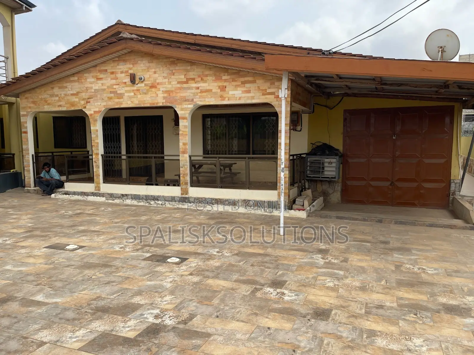 Furnished 5bdrm House in West Hills for sale
