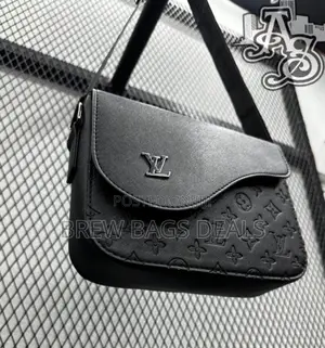 Premium Quality Thick Leather Unisex Vuitton Sidebag.