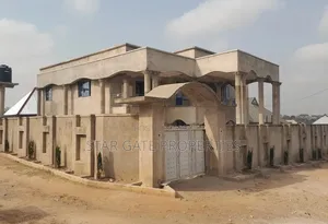 8bdrm House in Kenyasi Adwumam, Kumasi Metropolitan for sale