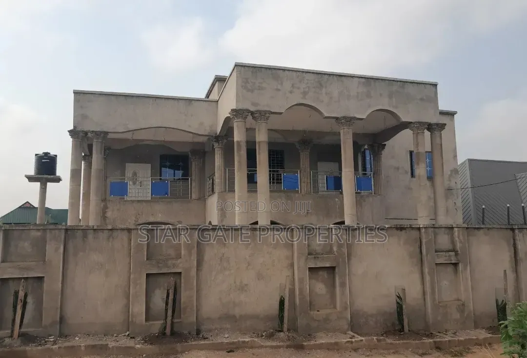 8bdrm House in Kenyasi Adwumam, Kumasi Metropolitan for sale