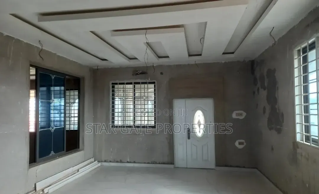 8bdrm House in Kenyasi Adwumam, Kumasi Metropolitan for sale