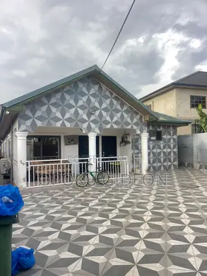 5bdrm House in 3 Junction, Amasaman for sale