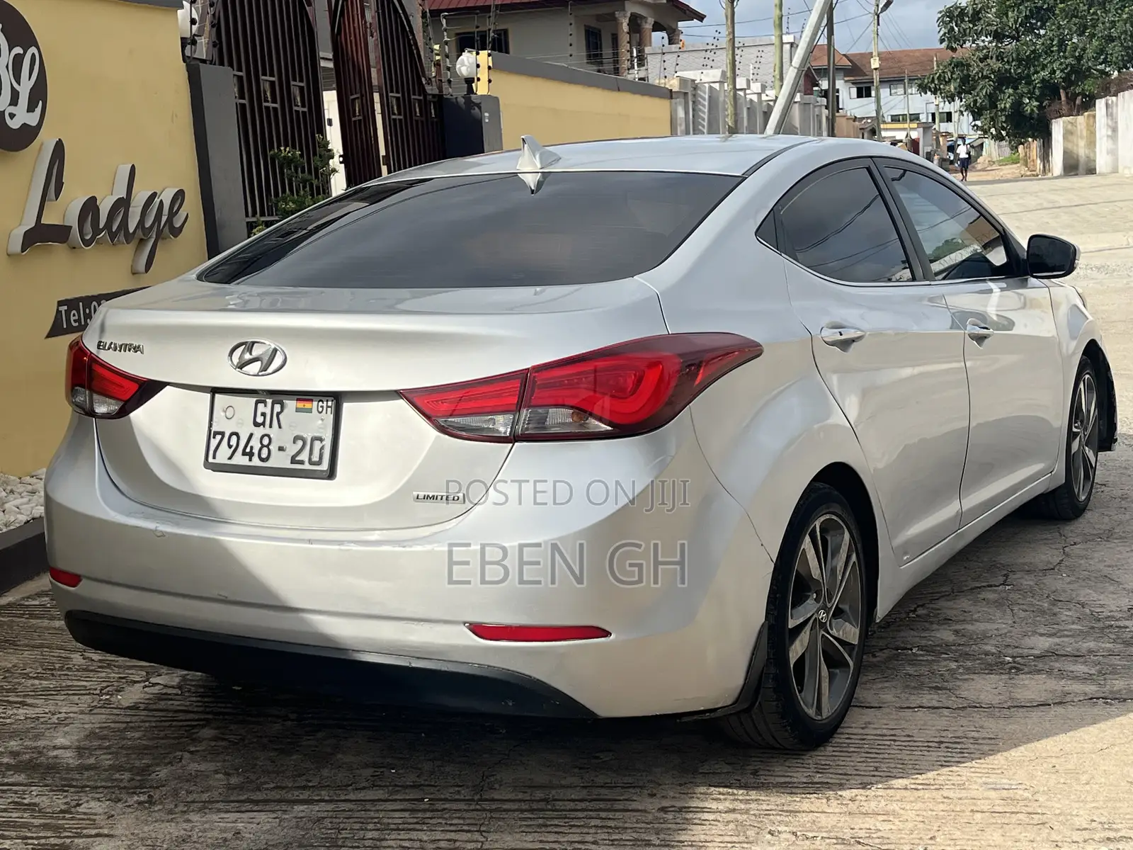 Hyundai Elantra Limited 4dr Sedan (1.8L 4cyl 6A) 2015 Silver