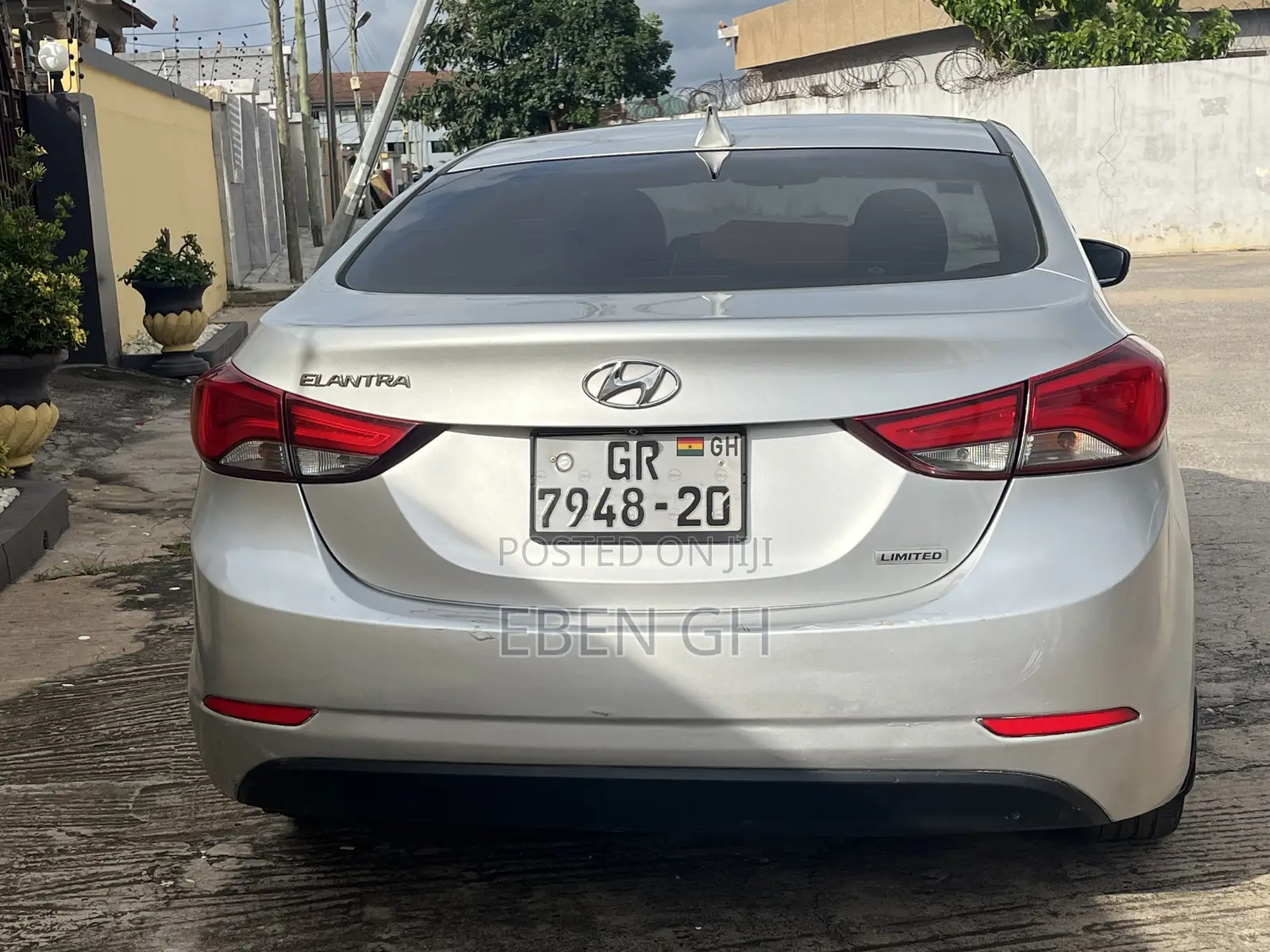 Hyundai Elantra Limited 4dr Sedan (1.8L 4cyl 6A) 2015 Silver