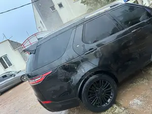 Land Rover Discovery HSE Luxury Diesel 4x4 2017 Black