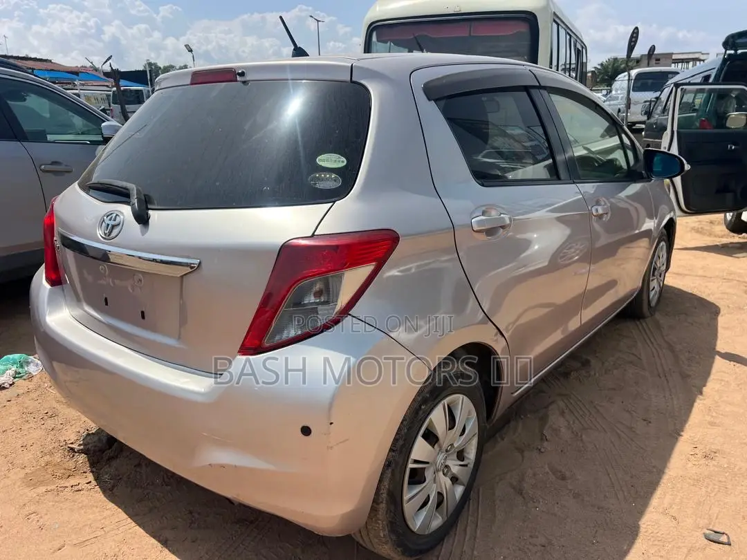 Toyota Vitz 1.3 AWD 3dr 2013 Silver