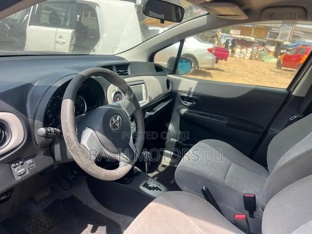 Toyota Vitz 1.3 AWD 3dr 2013 Silver