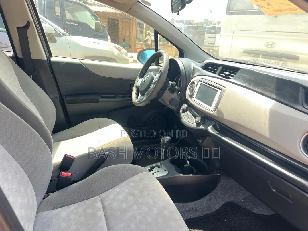 Toyota Vitz 1.3 AWD 3dr 2013 Silver
