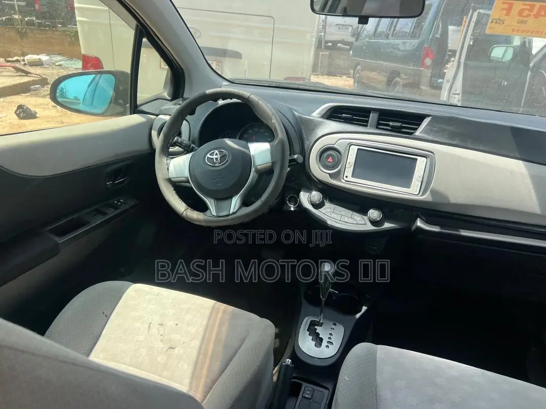 Toyota Vitz 1.3 AWD 3dr 2013 Silver
